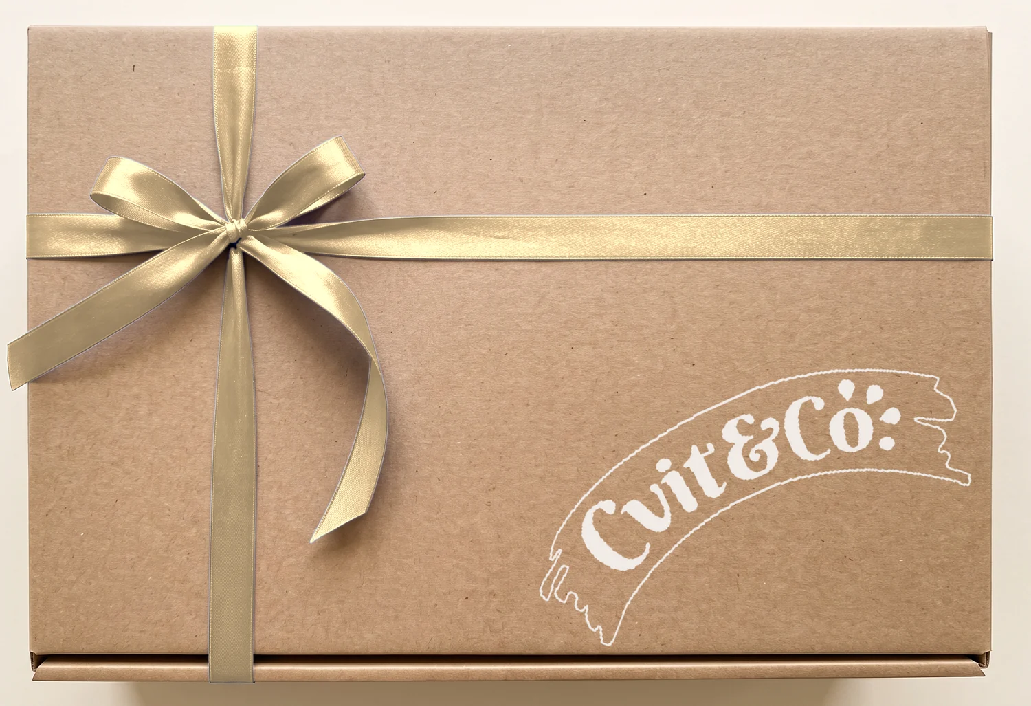 Zatvorena Cvit & Co kutija s mašnom