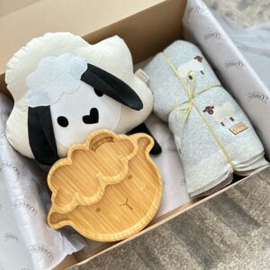 Cvit & Co® “Prvi zagrljaj Ovčice” – premium poklon-paket za bebe